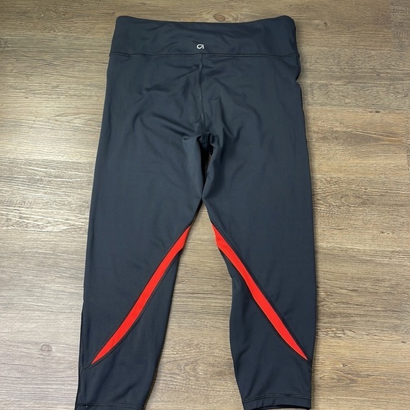 GapFit Eclipse High Rise Black Red Activewear Crop Leggings, size L - Picture 9 of 9